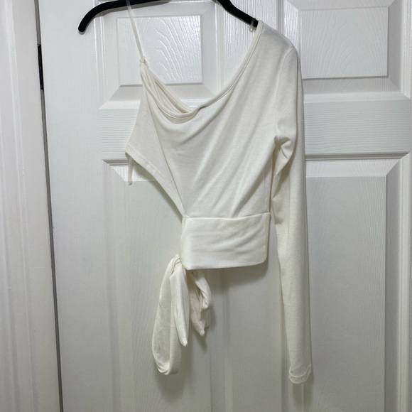 nwt white off the shoulder one shoulder bow top windsor - Picture 4 of 6